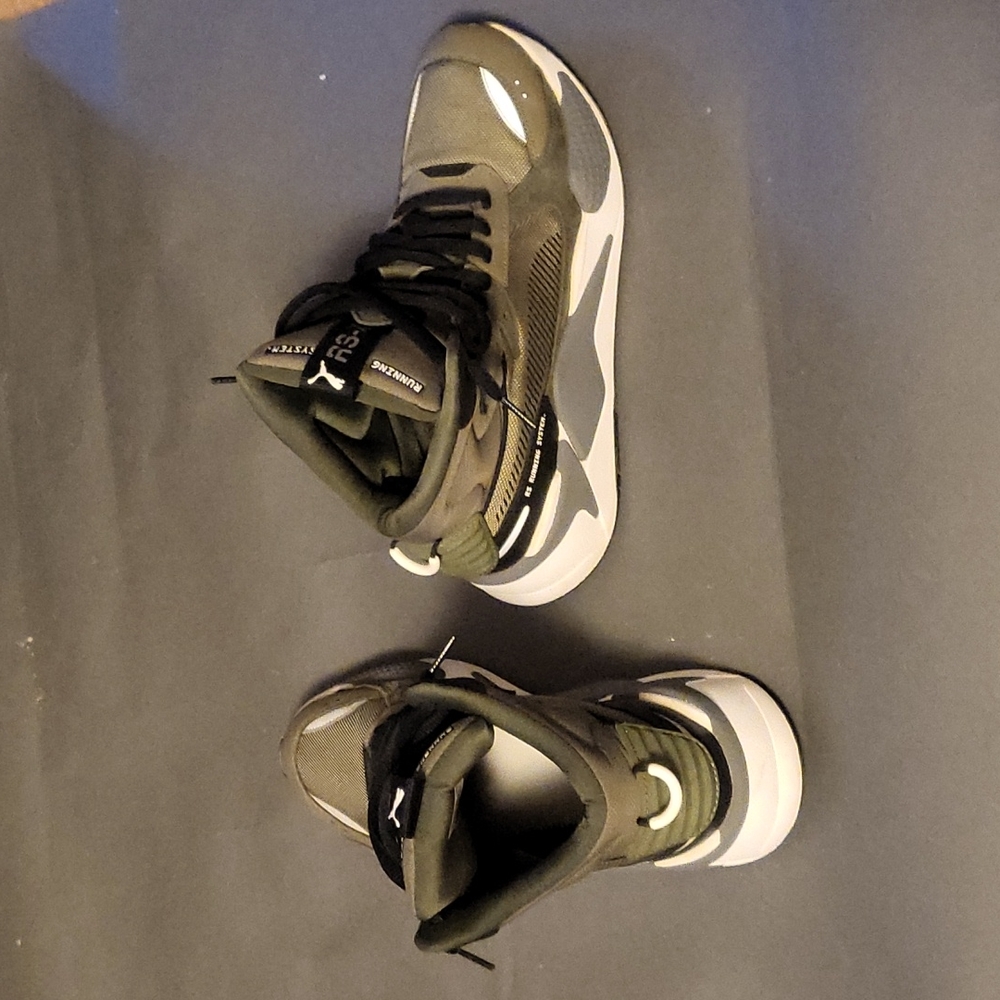 Sneakers